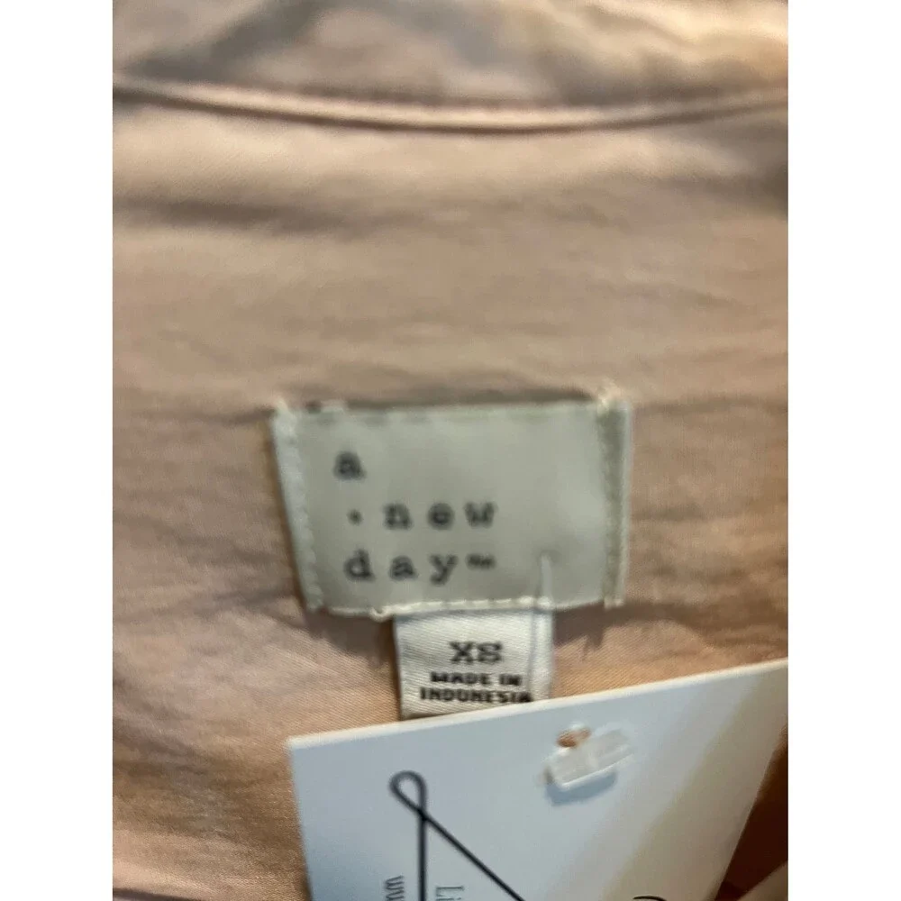 A New Day NWT Mauve button down blouse. size XS